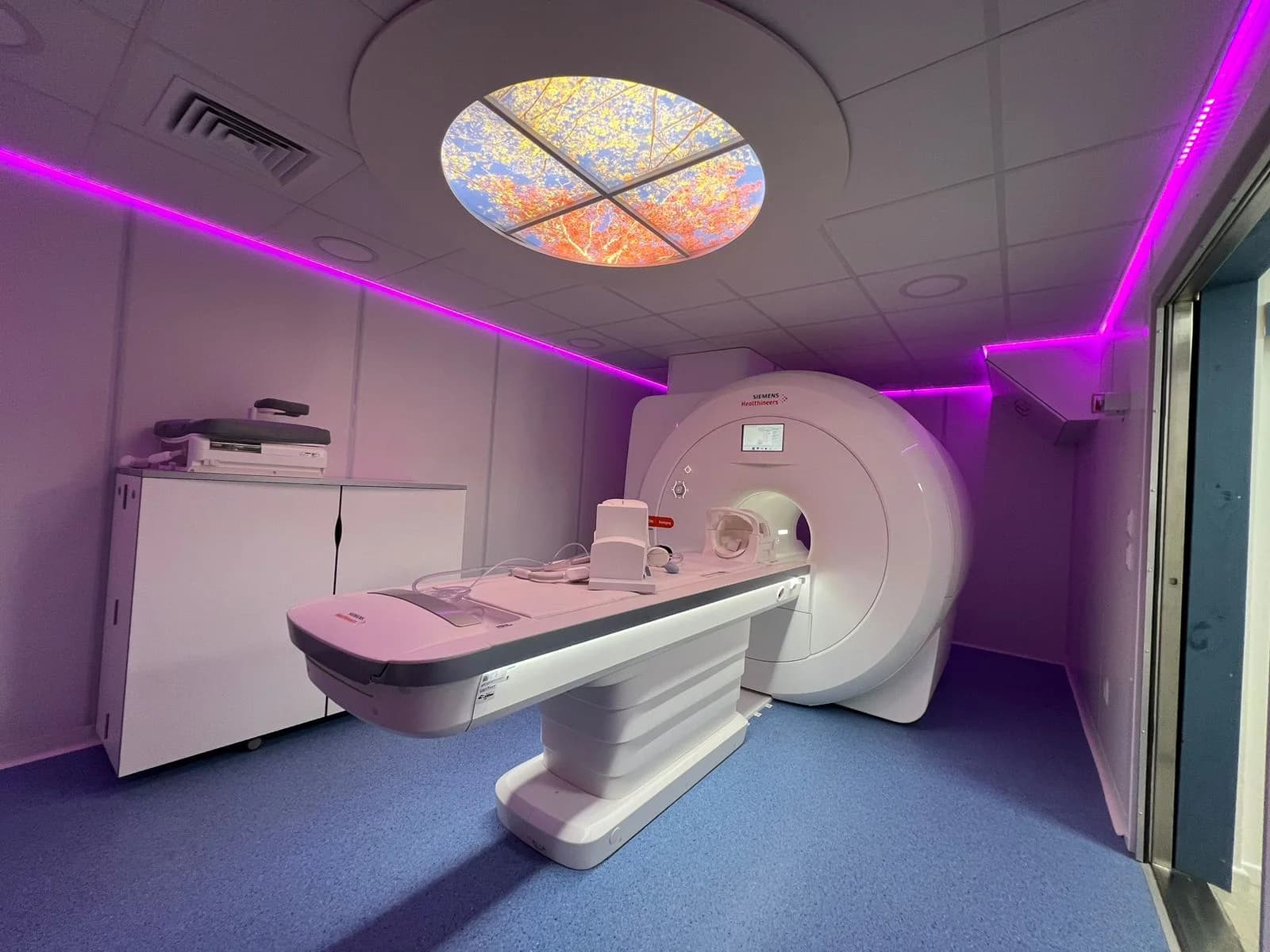 Sala y equipo de resonancia magnética del centro